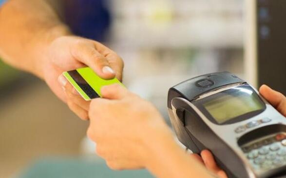 在POS机上刷卡消费的注意事项